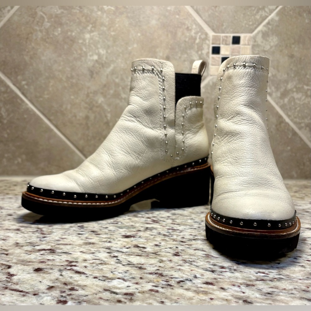 Dolce Vita Boots Womens 5.5 Huey Studded Pull On Bootie White Leather block heel - Picture 2 of 9
